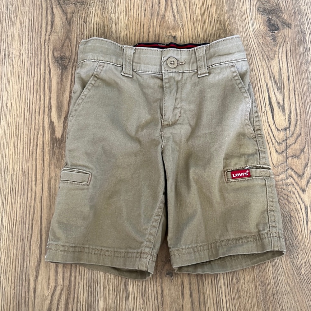 Levi’s boys size 5 adjustable waist cargo khaki shorts